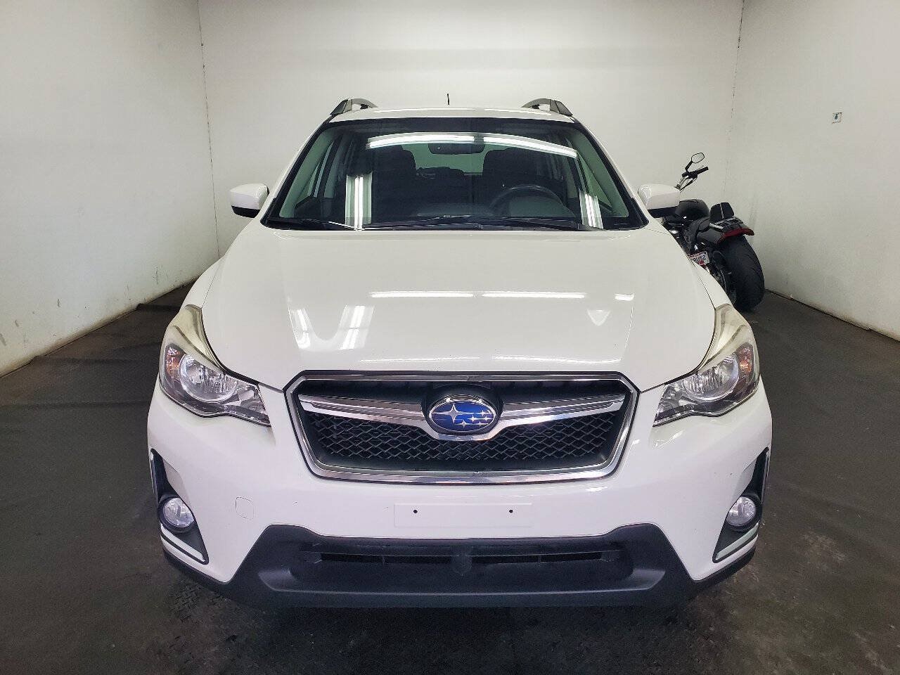 Used 2017 Subaru Crosstrek 2.0i Premium w/ Popular Package #1 AWD/4WD image 2