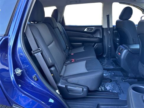 Used 2019 Nissan Pathfinder SV image 17