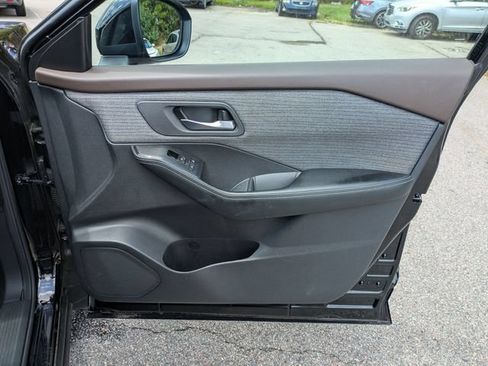 Used 2023 Nissan Rogue SV FWD image 33