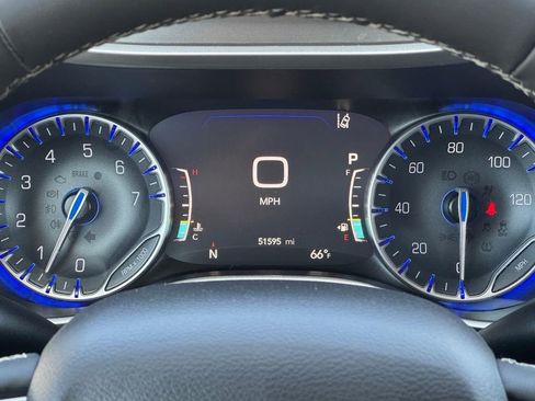 Used 2024 Chrysler Pacifica Touring-L image 15