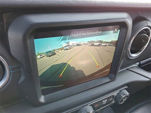 Used 2022 Jeep Wrangler Unlimited Rubicon 4xe w/ Cold Weather Group image 17