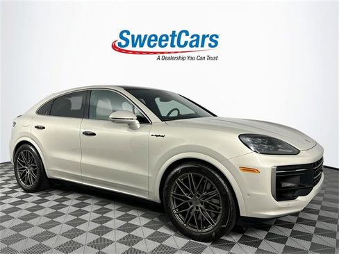 Used 2025 Porsche Cayenne Turbo image 1