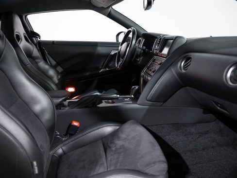 Used 2009 Nissan GT-R Premium image 28