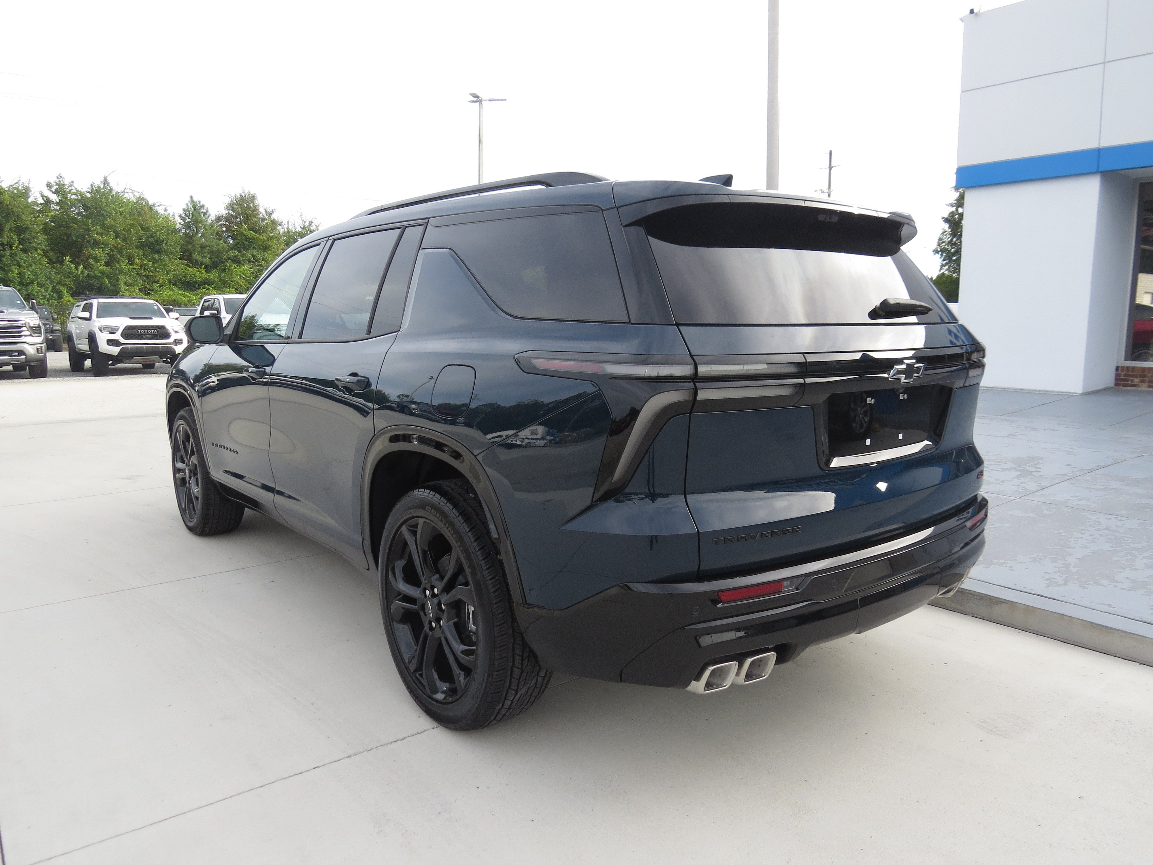 New 2027 Chevrolet Traverse RS FWD image 5