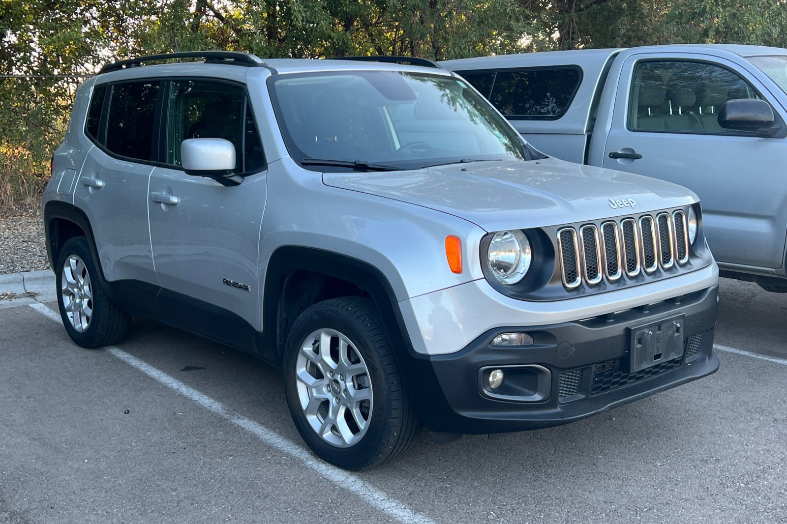 Used 2018 Jeep Renegade Latitude AWD/4WD image 2