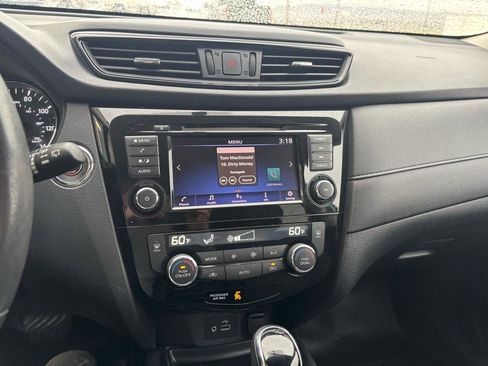 Used 2018 Nissan Rogue SV image 14