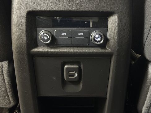 Used 2019 Chevrolet Traverse LT image 19