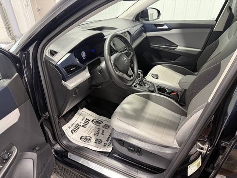 Used 2023 Volkswagen Taos SE w/ Panoramic Sunroof Package AWD/4WD image 13