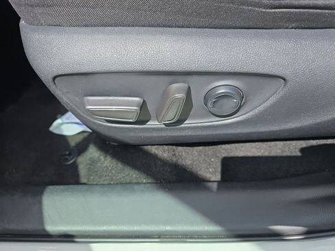 Used 2025 Toyota RAV4 XLE image 21