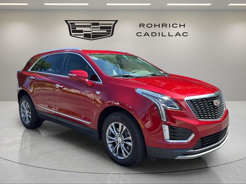 Used 2022 Cadillac XT5 Premium Luxury w/ Technology Package AWD/4WD image 3