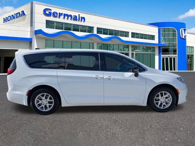 Used 2026 Chrysler Pacifica Select FWD image 4