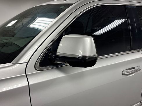 Used 2020 Cadillac Escalade Premium Luxury AWD/4WD image 12