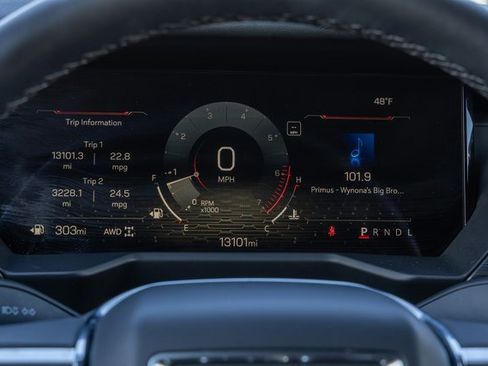 Used 2025 GMC Acadia Elevation image 19