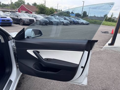 Used 2020 Tesla Model 3 Standard Range Plus RWD image 13