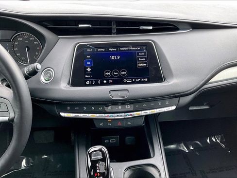 Certified 2022 Cadillac XT4 Premium Luxury w/ Enhanced Visibility Package image 8