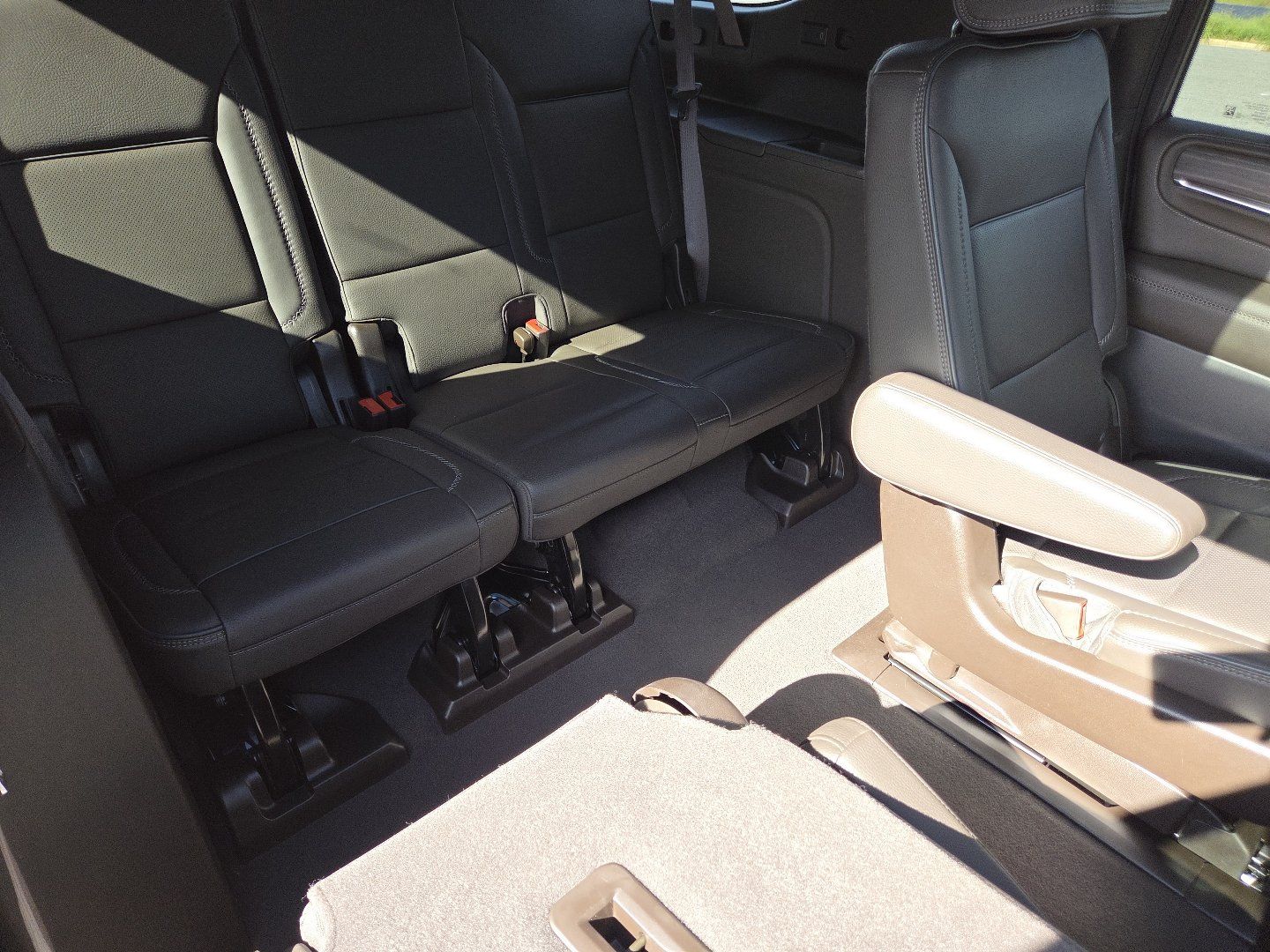 Used 2023 GMC Yukon XL Denali w/ Advanced Technology Package AWD/4WD image 28