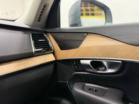Used 2023 Volvo XC90 B6 Plus image 29