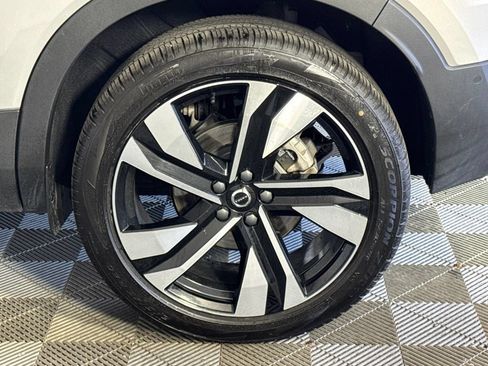 Used 2025 Volvo XC40 B5 Plus AWD/4WD image 15