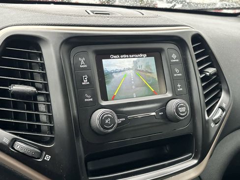 Used 2018 Jeep Cherokee Latitude image 18