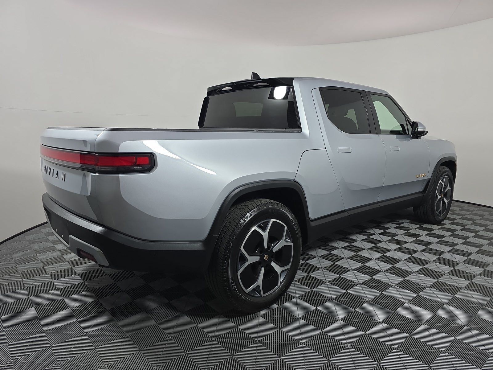 Used 2022 Rivian R1T Adventure AWD/4WD image 5