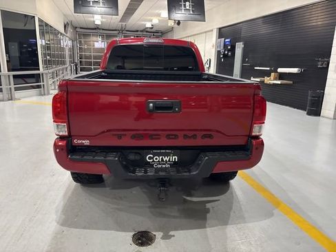 Used 2020 Toyota Tacoma TRD Off-Road image 7