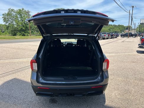 Used 2025 Ford Explorer ST-Line w/ ST-Line Street Pack AWD/4WD image 32