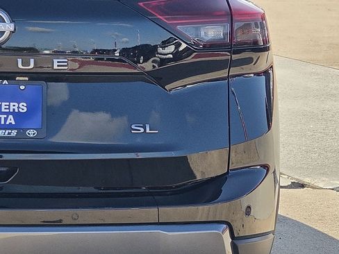 Used 2026 Nissan Rogue SL FWD image 9