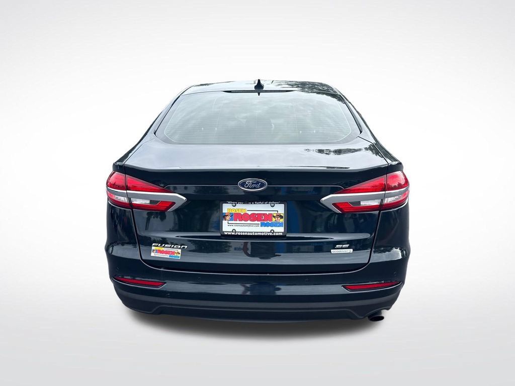 Used 2020 Ford Fusion SE FWD image 4