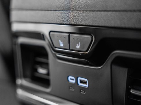 Used 2024 Chevrolet Silverado 1500 ZR2 image 42