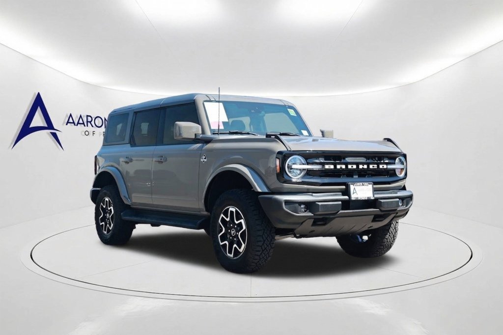 Used 2025 Ford Bronco Outer Banks AWD/4WD image 3