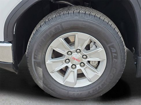 Used 2024 GMC Sierra 1500 SLE image 10