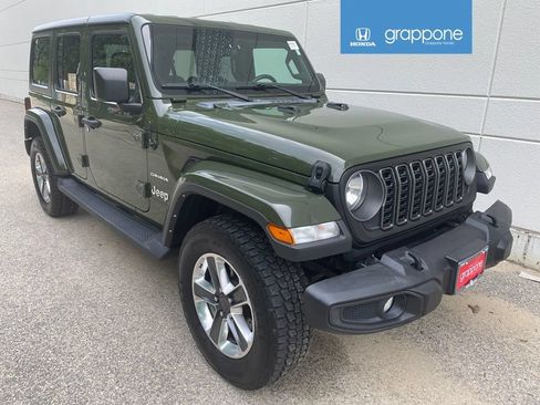 Used 2021 Jeep Wrangler Unlimited Sahara w/ Dual Top Group AWD/4WD image 1