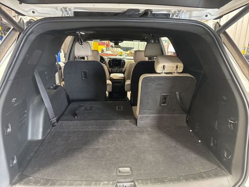 Used 2023 Chevrolet Traverse LT image 19