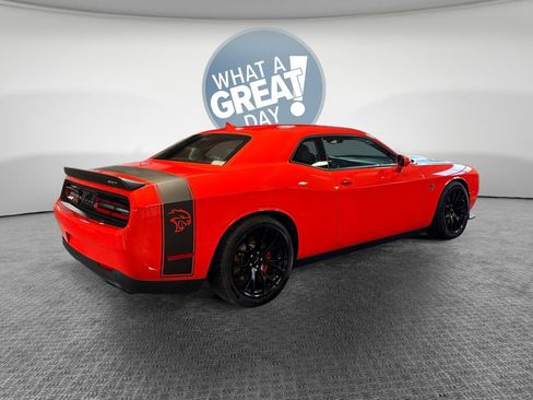 Used 2016 Dodge Challenger SRT Hellcat RWD image 3