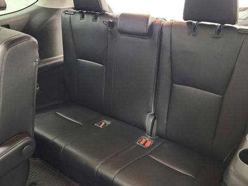 Used 2021 Toyota Highlander XLE FWD image 35