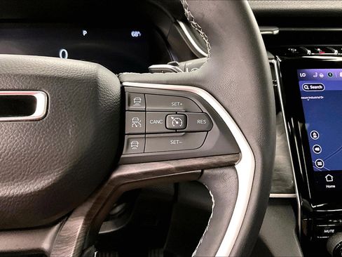 Used 2023 Jeep Grand Cherokee Limited AWD/4WD image 28
