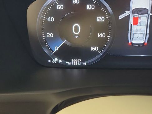 Used 2020 Volvo XC90 T5 Momentum image 2