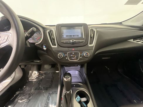 Used 2018 Chevrolet Malibu LS FWD image 25