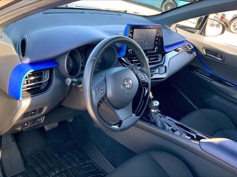 Used 2021 Toyota C-HR XLE image 16
