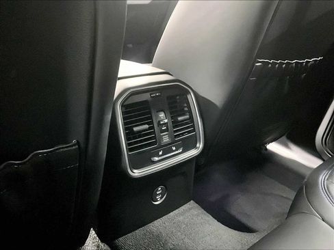 Used 2025 Porsche Macan image 26