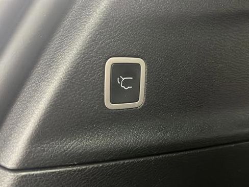 Used 2023 Chrysler Pacifica Pinnacle FWD image 30