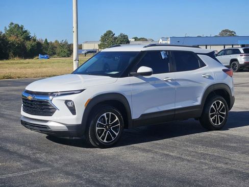 Used 2025 Chevrolet TrailBlazer LT image 3