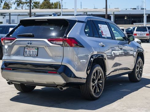 Used 2024 Toyota RAV4 SE w/ Convenience Package AWD/4WD image 6