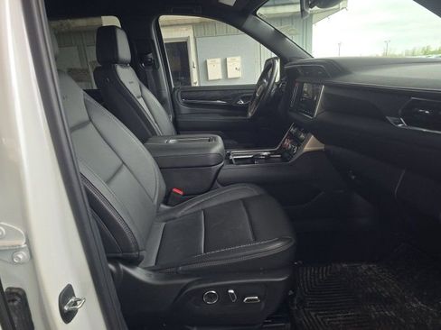 Used 2024 GMC Yukon Denali AWD/4WD image 8