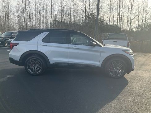 New 2026 Ford Explorer ST image 4