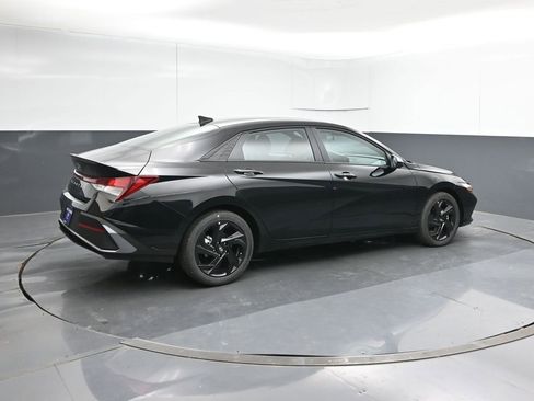 New 2026 Hyundai Elantra SEL Sport Premium FWD image 5