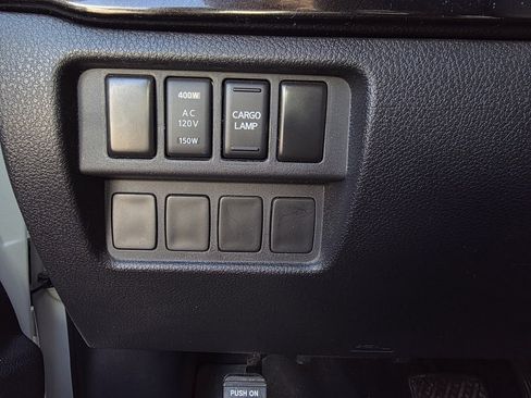 Used 2019 Nissan Titan SV w/ SV Convenience Package image 13