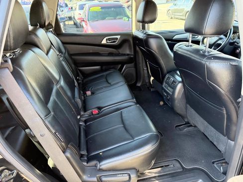 Used 2019 Nissan Pathfinder SL image 21