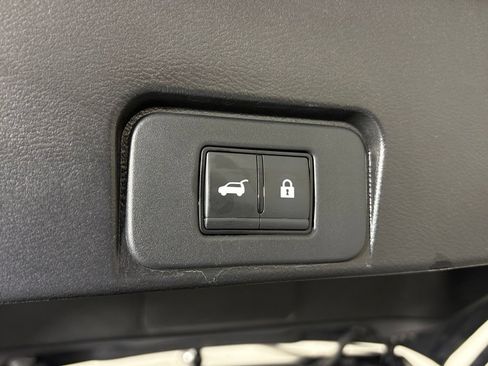 Used 2024 Nissan Rogue SV FWD image 36