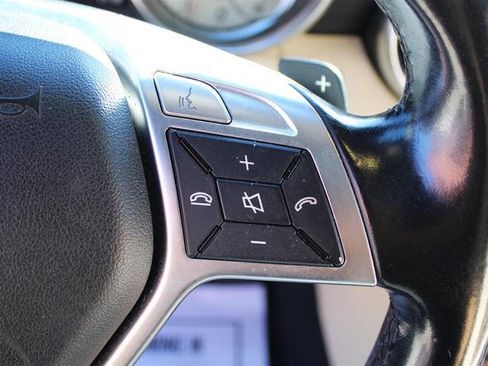 Used 2015 Mercedes-Benz SLK 250 w/ Premium Package image 22